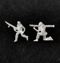 Load image into Gallery viewer, 925 Sliver Soldier earrings
